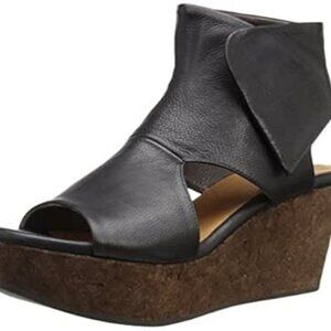 Coclico Mind Cutout Cork Wedgek Black Leather Sandals Size 39.5 EUC
